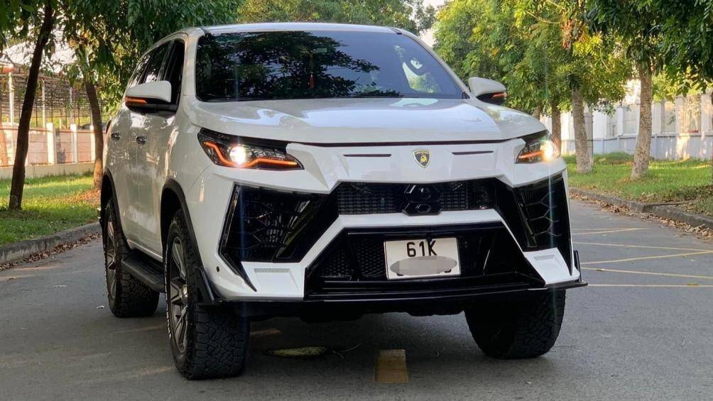 Chiếc Toyota Innova này được một người đàn ông có tên Agus tại Indonesia cải tạo, lấy cảm hứng từ siêu xe Lamborghini Urus