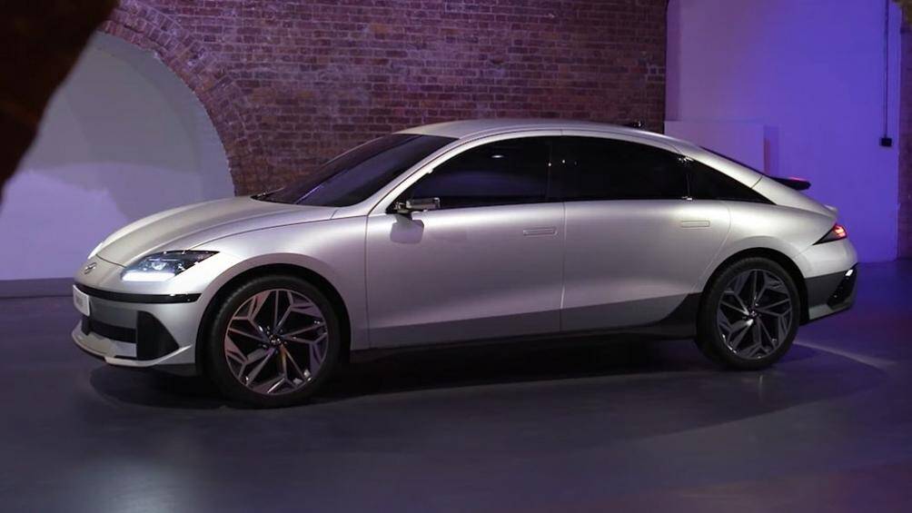 Ngày 29/6/2022, hãng Hyundai đã công bố nhưng hình ảnh đầu tiên về mẫu ô tô điện hoàn toàn mới mang tên Ioniq 6 trước thời điểm ra mắt chính thức