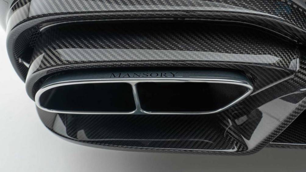 Về nội thất, Mercedes-Maybach GLS độ Mansory đem tới cho người dùng tùy chọn bọc da cao cấp và da nổi với họa tiết 3D