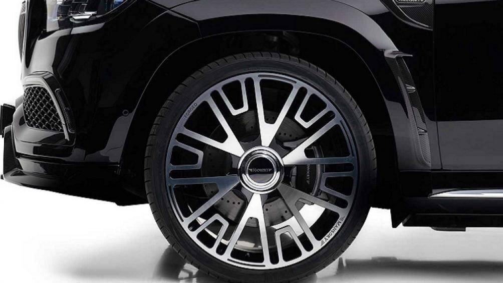 Chính từ đây, mẫu xe có khả năng sản sinh mức công suất 820 mã lực và mô-men xoắn 980 Nm, đem tới trải nghiệm lái ấn tượng cho người cầm lái