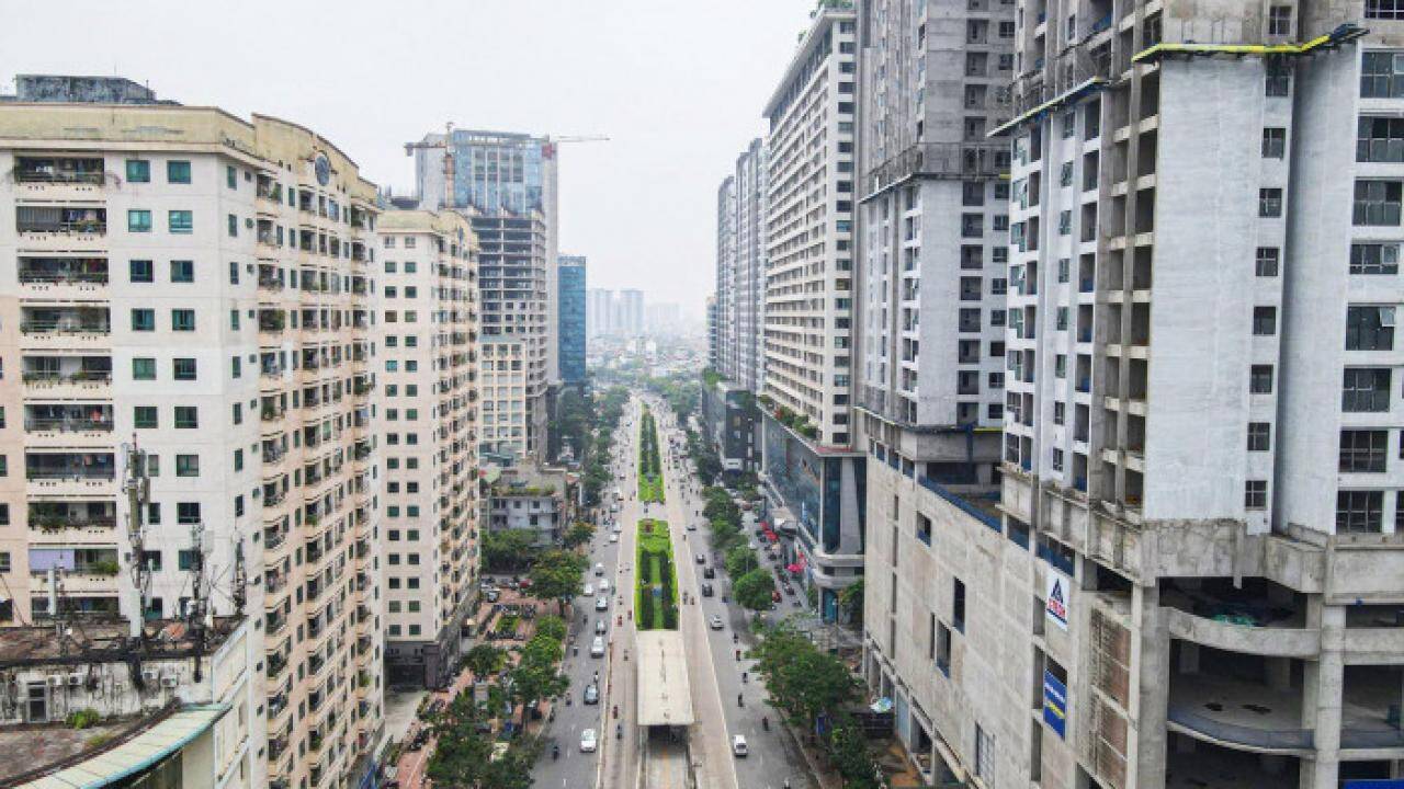Tận thấy trục đường Lê Văn Lương - Tố Hữu 'băm nát' quy hoạch đô thị
