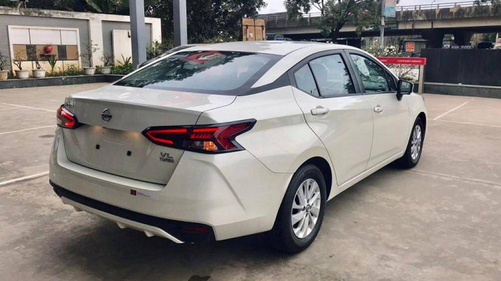 Danh sách các trang bị an toàn trên Nissan Almera 2022 có thể kể đến như hệ thống khởi hành ngang dốc, ABS, EBD, BA, cảnh báo điểm mù...