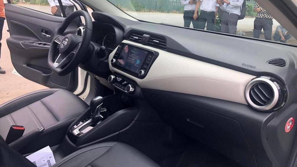 Đi cùng với khối động cơ 1.0L này là hộp số vô cấp CVT và 3 chế độ lái. Khối động cơ này đã được điều chỉnh để đạt chuẩn khí thải Euro5