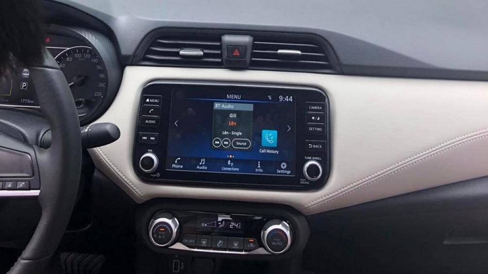 Ở lần nâng cấp lần này, Nissan Almera 2022 được bổ sung ghế ngồi bọc da, điều hòa có thêm dàn nóng, màn hình giải trí có thêm kết nối Android Auto