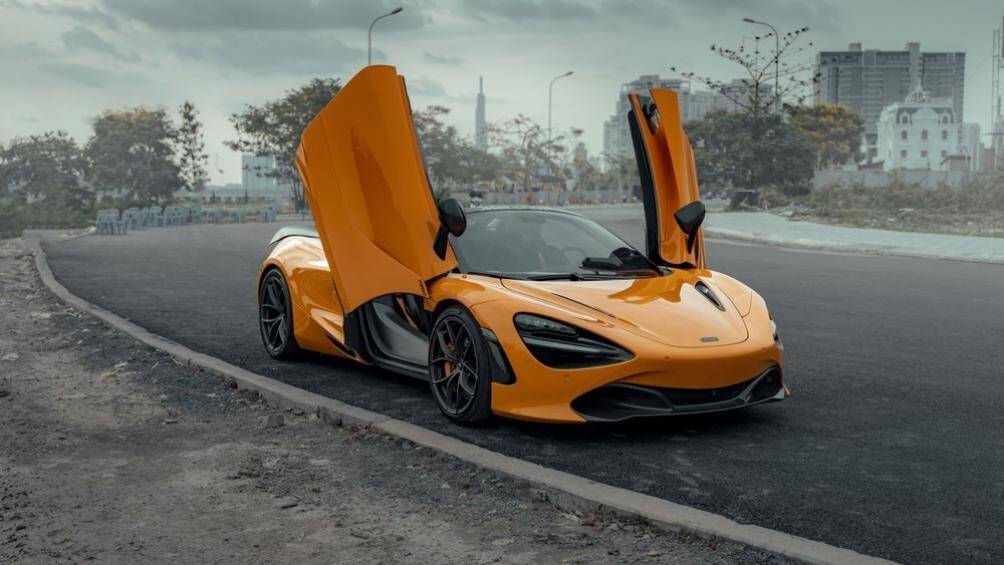McLaren 720S Spider lúc còn mang màu sơn nguyên bản là McLaren Orange