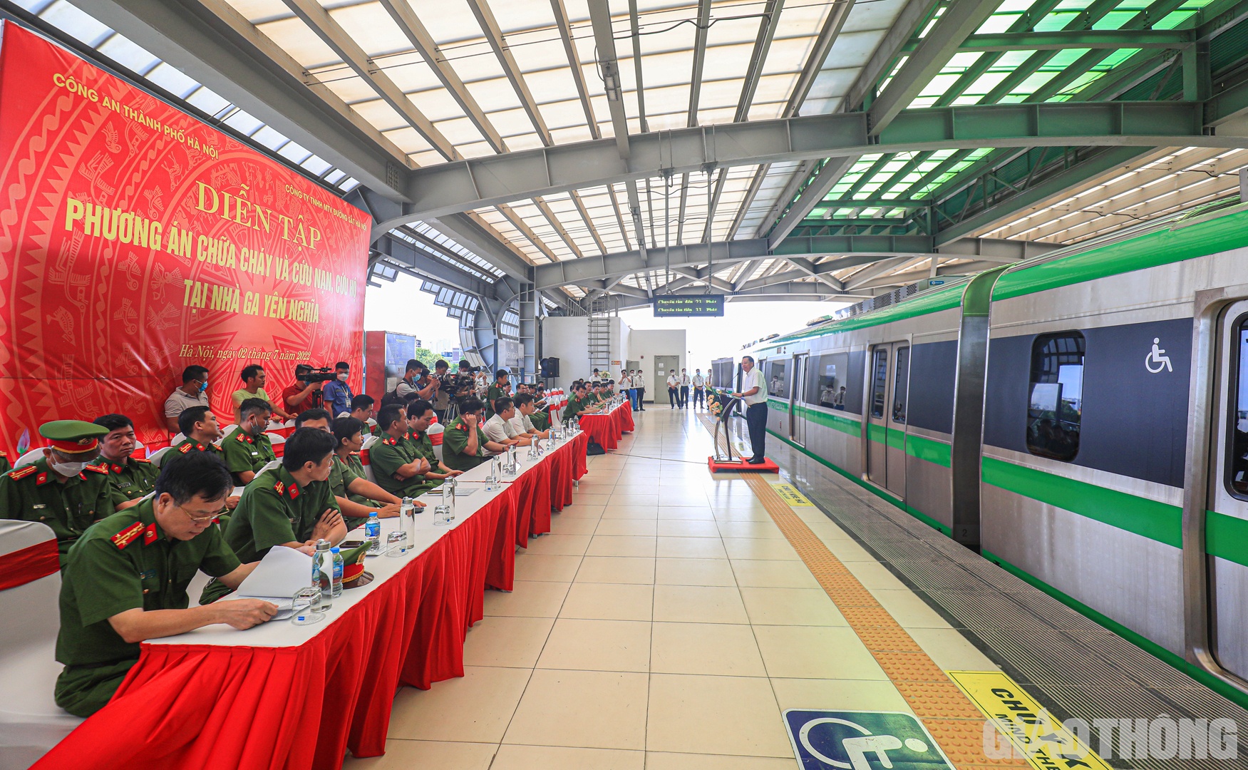 Hoạt động diễn tập thực hiện theo phương án được phê duyệt, trong khoảng thời gian từ 7h - 9h30 tại ga Yên Nghĩa. Theo đó, từ lúc 7h Metro Hà Nội điều lượt tàu 021015 xuất phát có chở khách từ ga Cát Linh đến ga Văn Khê thì đổ hành khách, tàu chạy không hành khách tới ga Yên Nghĩa lúc 7h30 để phục vụ diễn tập.
