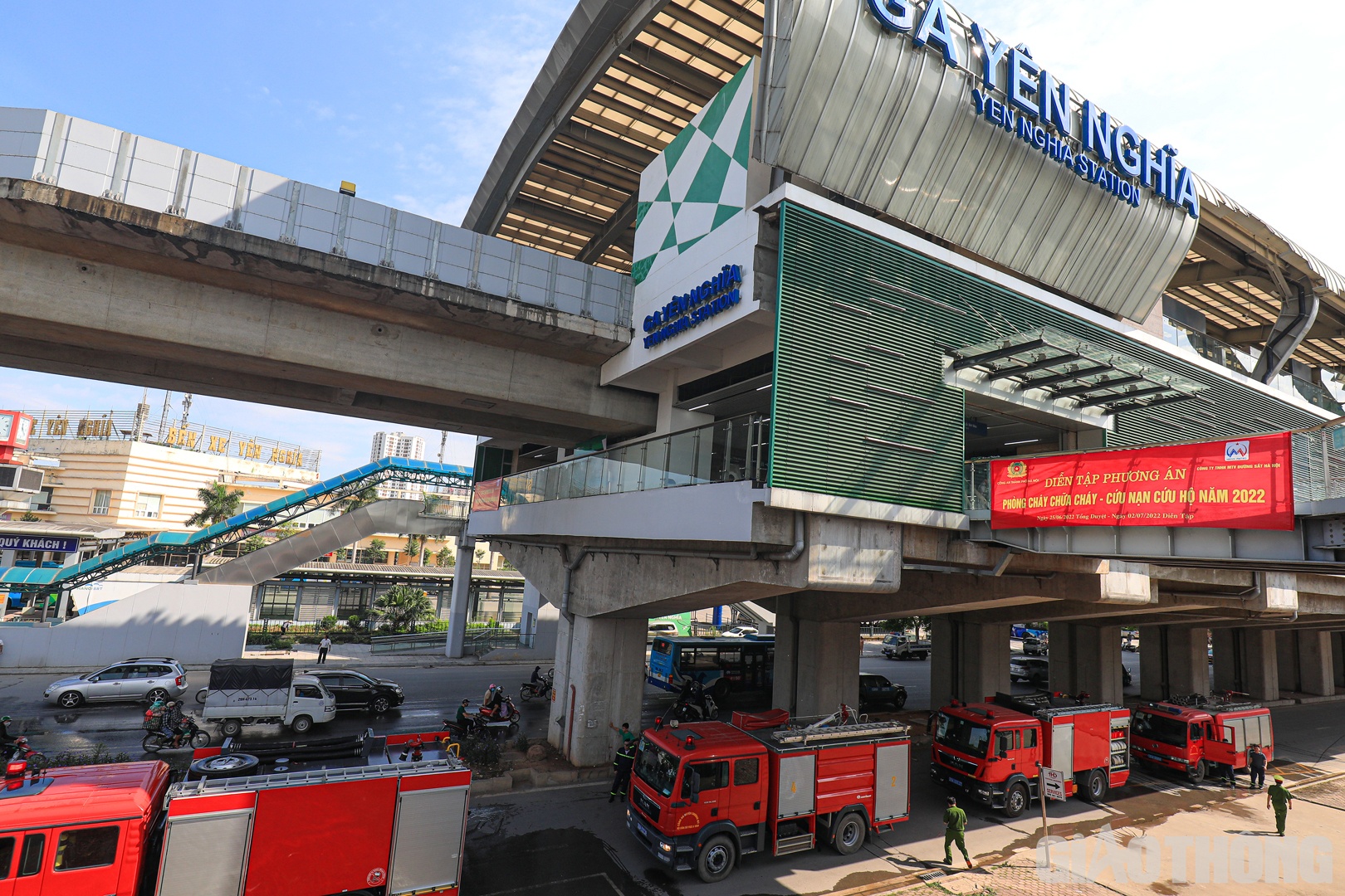 Sáng nay (2/7), Công ty TNHH MTV Đường sắt đô thị (Metro Hà Nội) và các đơn vị liên quan tổ chức diễn tập xử lý sự cố, cứu nạn cứu hộ tại ga cuối Yên Nghĩa, thuộc tuyến đường sắt đô thị Cát Linh - Hà Đông.