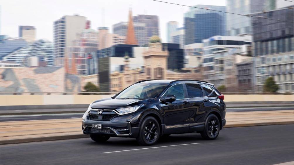 Xe sở hữu tùy chọn ngoại thất đa dạng hơn với 5 màu: đỏ Ignite Red, xanh Cosmic Blue, bạc Lunar Silver, xám Meteoroid Grey và xám Platinum Grey