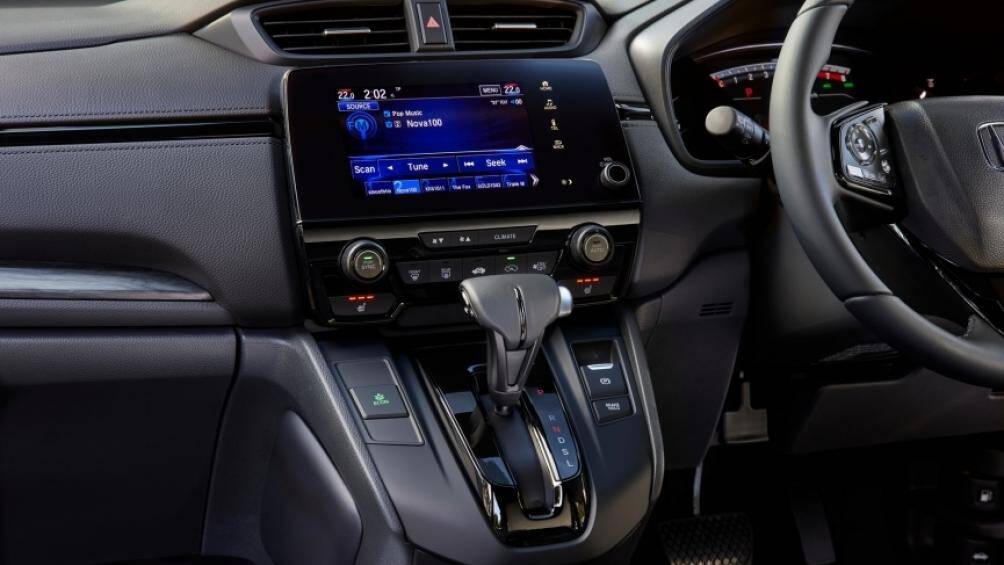 Xe trang bị đèn LED cho tất cả các vị trí, từ đèn pha, đèn ban ngày, đèn xi-nhan và cụm đèn hậu