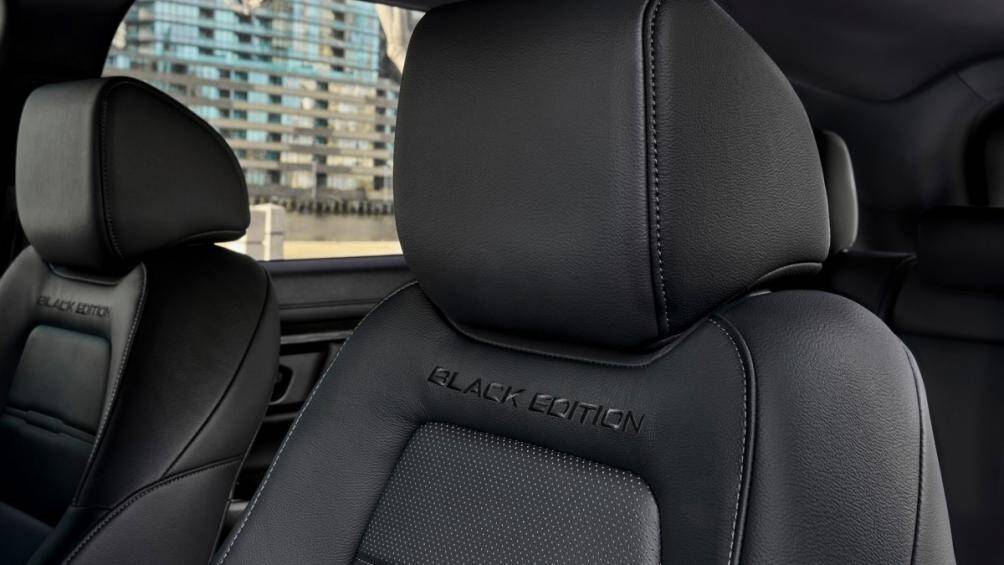 Tại thị trường Australia, Honda CR-V VTi 7 +Luxe và bản Black Edition có mức giá lần lượt là 30.226 USD và 30.849 USD