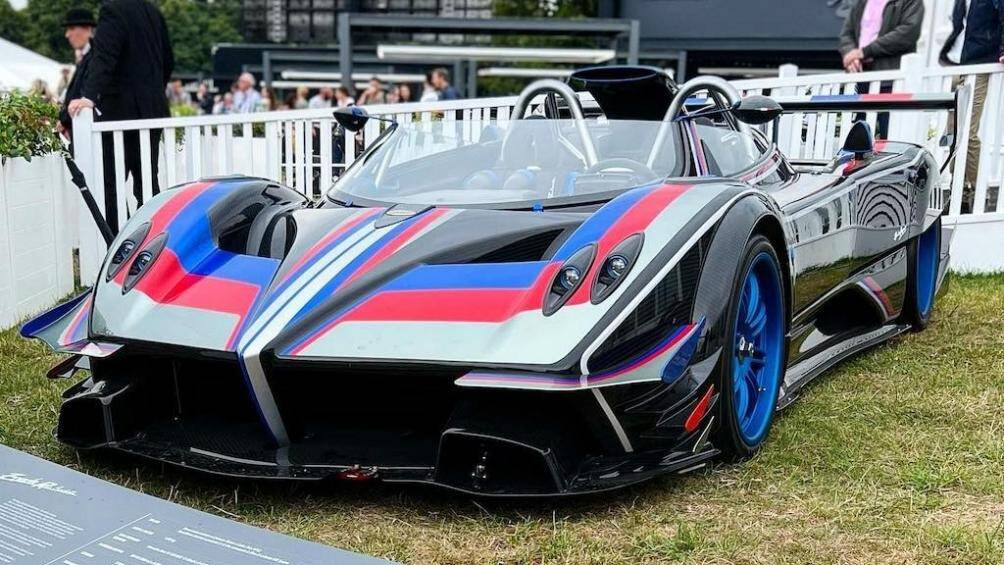 Thiết kế của hai mẫu xe tiền nhiệm Zonda HP Barchetta đã được kết hợp với hiệu suất vận hành của Zonda Revolucion để tạo nên chiếc xe này