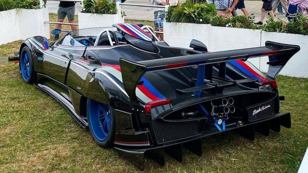 Xe được lấy cảm hứng từ mô hình xe đua Can-Am bằng hợp kim nhôm do chính Pagani chế tác từ những năm 1960