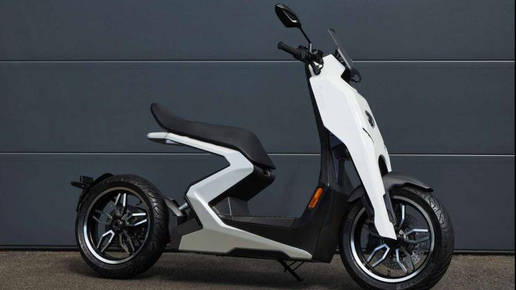 Mẫu xe điện Zapp EV i300 ra mắt lần đầu tiên tại lễ hội tốc độ Goodwood ở Anh gây chú ý nhờ thiết kế độc lạ