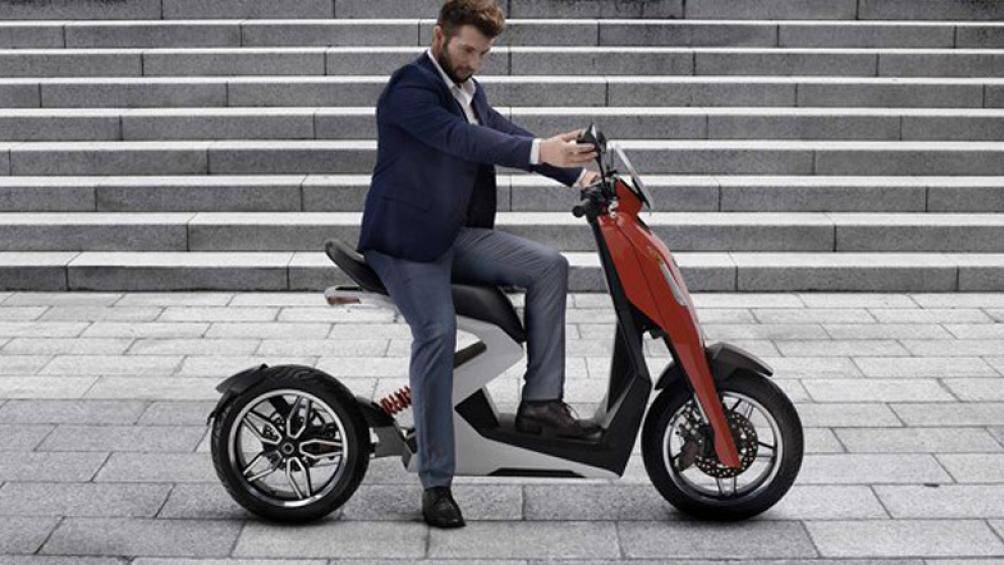 Khách hàng có thể lựa chọn mua xe với 4 phiên bản gồm 300 Carbon Launch Edition với giá 7.995 bảng Anh (9.793 USD)