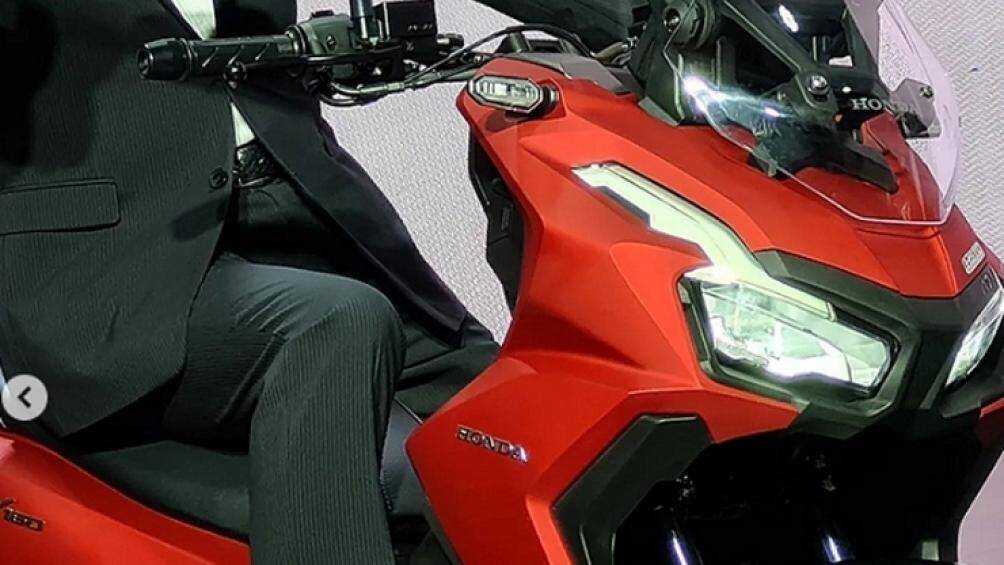 Đặc biệt trên phiên bản ABS cao cấp nhất còn được trang bị thêm tính năng an toàn Kiểm soát lực kéo (HSTC)