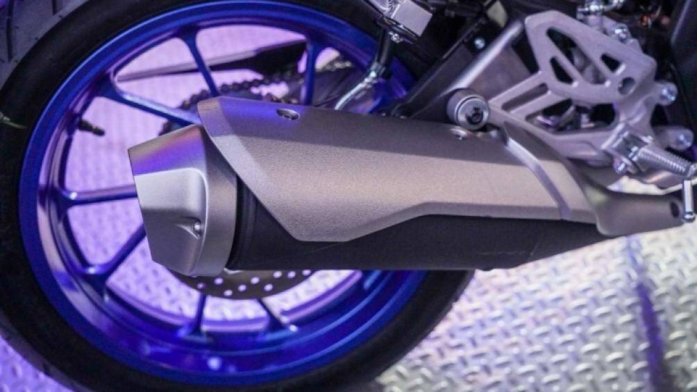 Bên trong, R15M sở hữu động cơ xi-lanh đơn, SOHC, bốn van, làm mát bằng chất lỏng với hệ thống truyền động van biến thiên (VVA)