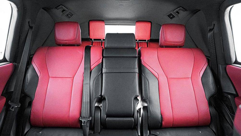 Bên dưới nắp ca pô vẫn là động cơ V6 3.5L tăng áp kép nguyên bản của Lexus LX 600 với công suất 409 mã lực, mô men xoắn 649 Nm