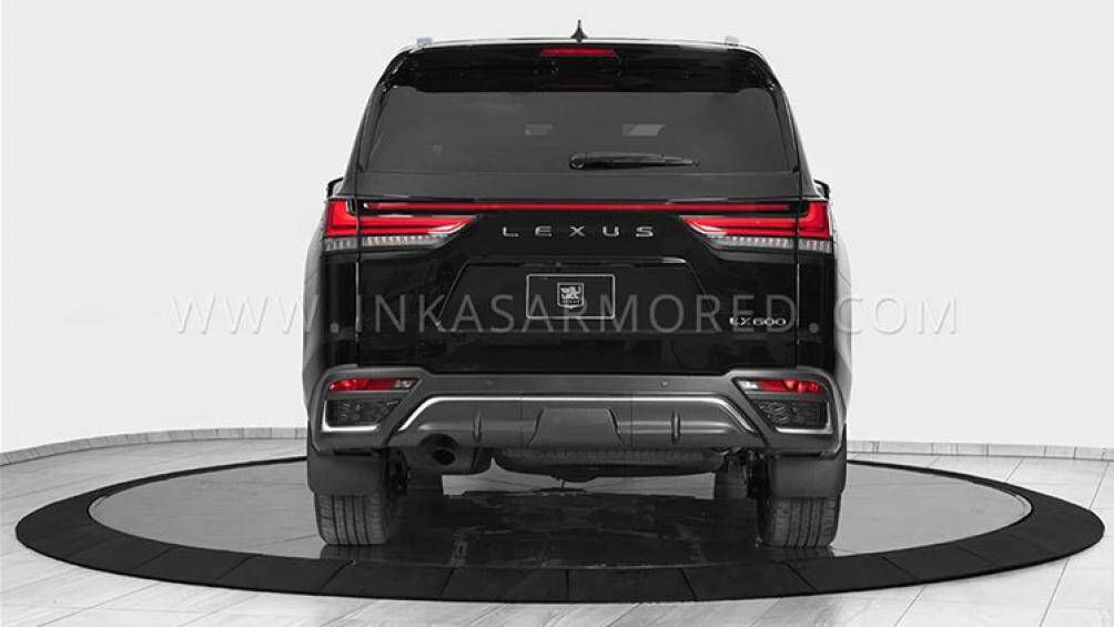 Xe cũng được trang bị bộ lốp runflat để có thể trốn chạy hàng chục km khi bị bắn xịt lốp