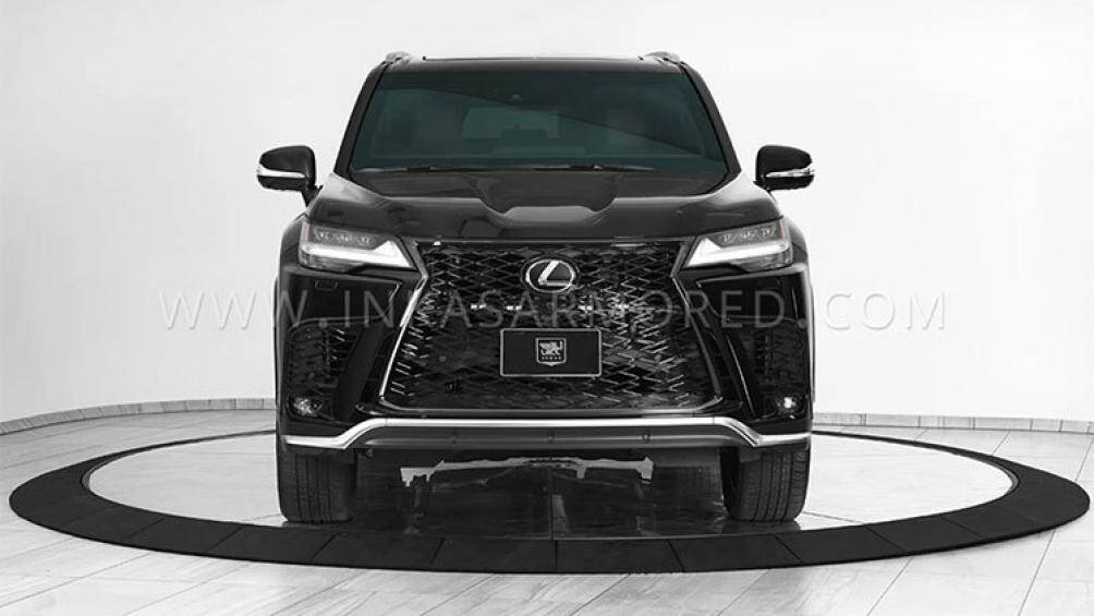 Chiếc SUV nay có khả năng chống 2 lựu đạn DM51 nổ cùng lúc ngay bên cạnh cùng khả năng bảo vệ hành khách ngồi trong xe khỏi đạn 7.62 mm trở xuống