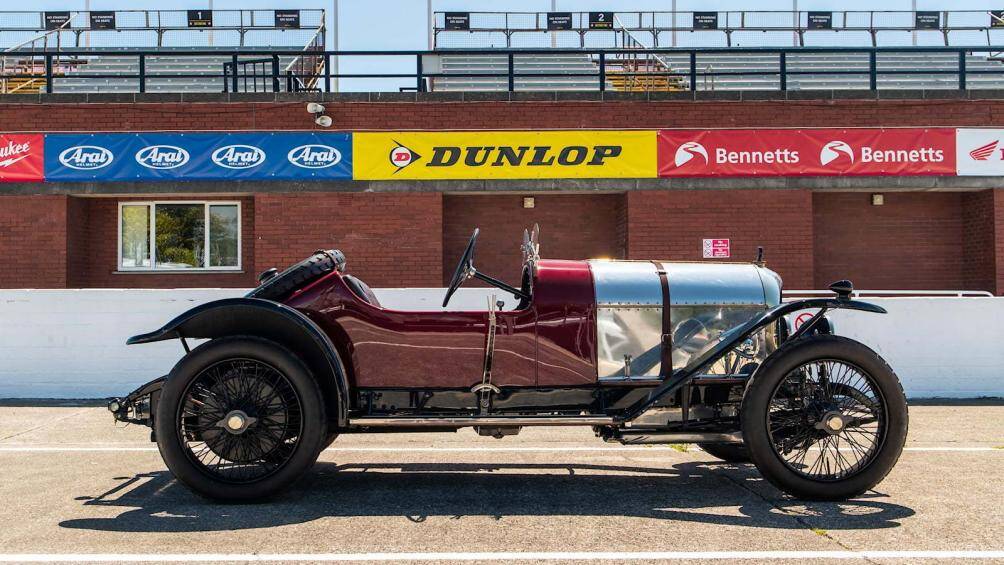 Các chủ sở hữu của những chiếc xe thậm chí đến từ những nước xa xôi như Mỹ, New Zealand và Thụy Sĩ.