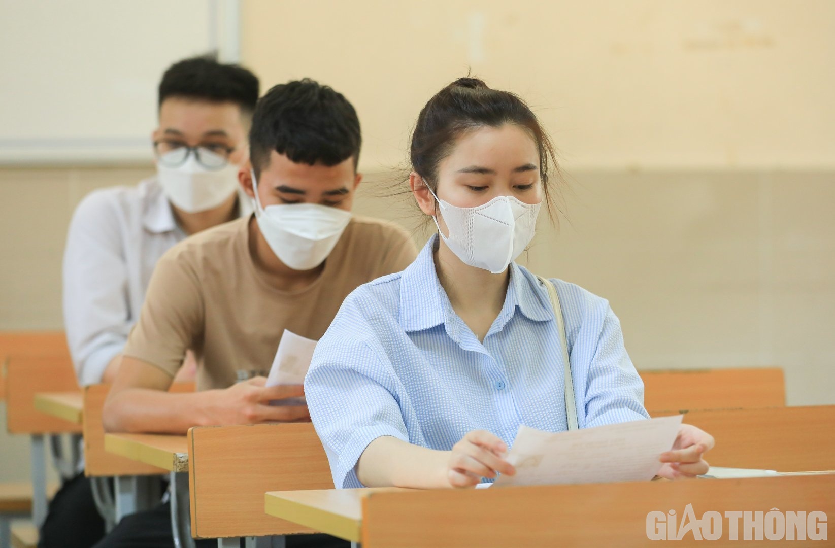 "Mặc dù phải học online trong thời gian dài do ảnh hưởng của dịch bệnh nhưng em đã được thầy cô ôn tập rất kỹ và chuẩn bị một tâm lý thoải mái nhất để bước vào kỳ thi này", thí sinh Ngọc Thị Điệp chia sẻ.