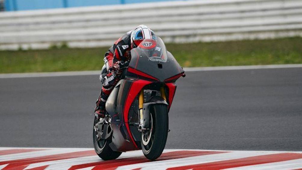 Hệ thống này cho phép xe được sạc lại mà không cần đợi bộ pin, động cơ và bộ biến tần (inverter) nguội đi.