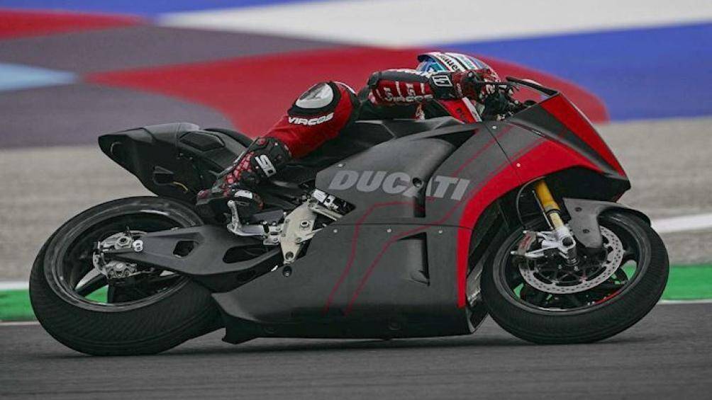 Bên cạnh đó là mâm hợp kim trọng lượng nhẹ của Marchesini.