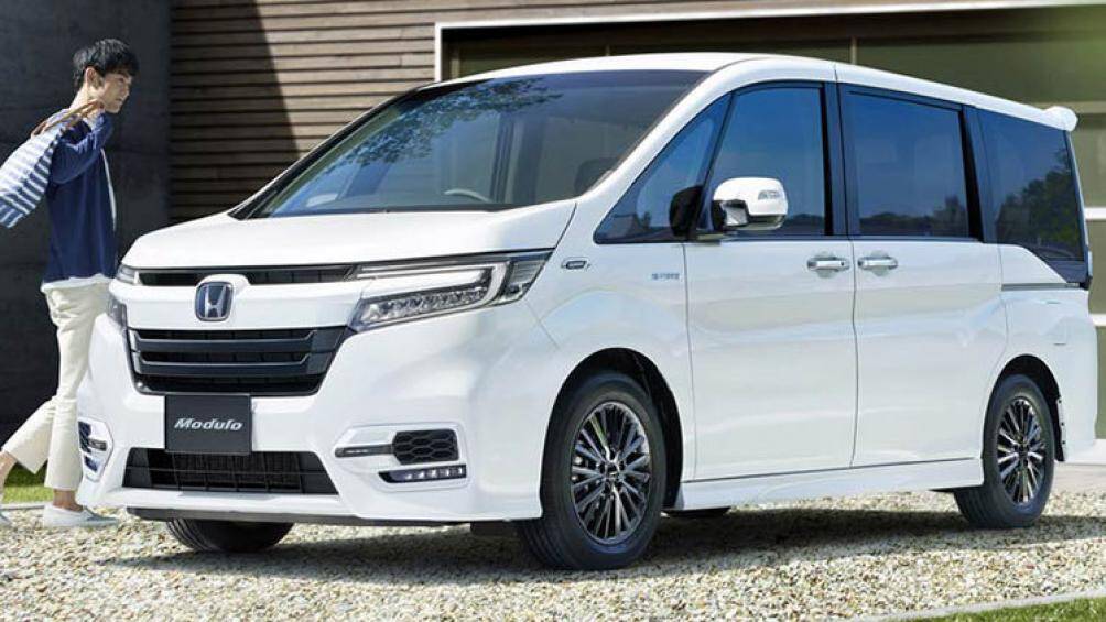 Honda Step WGN e:HEV 2022 được trang bị hệ truyền động hybrid bao gồm máy xăng 4 xi-lanh, dung tích 1.5L và 2 mô-tơ điện