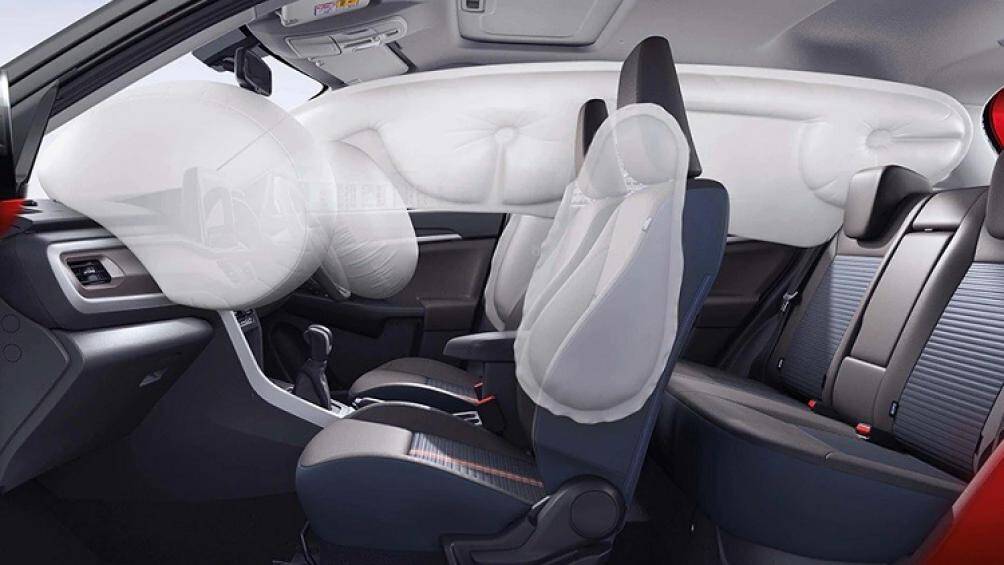 Bên cạnh đó là hệ thống âm thanh Arkamys, sạc điện thoại thông minh không dây, cửa gió điều hòa và cổng USB Type-C dành cho hàng ghế sau