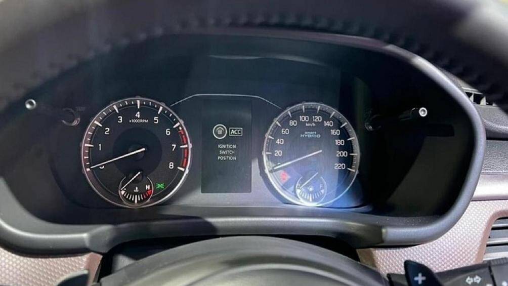 Xe sử dụng hệ truyền động mild hybrid với động cơ xăng 4 xi-lanh, dung tích 1.5L và mô-tơ điện cho công suất 103 mã lực và mô-men xoắn cực đại 137 Nm