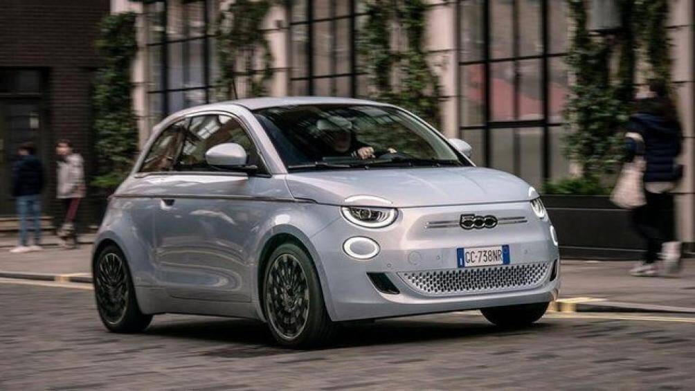 1. Fiat 500 Electric (16.311 USD)