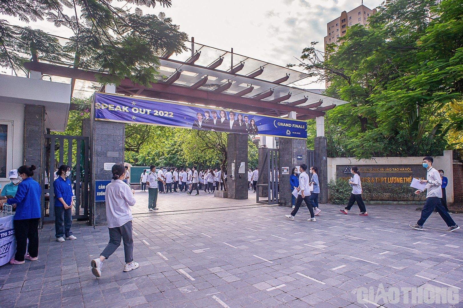 Sáng nay (7/7), hơn 1 triệu thí sinh trên cả nước đã bước vào kỳ thi tốt nghiệp THPT năm 2022 với môn thi đầu tiên là Ngữ văn (thời gian làm bài 120 phút).