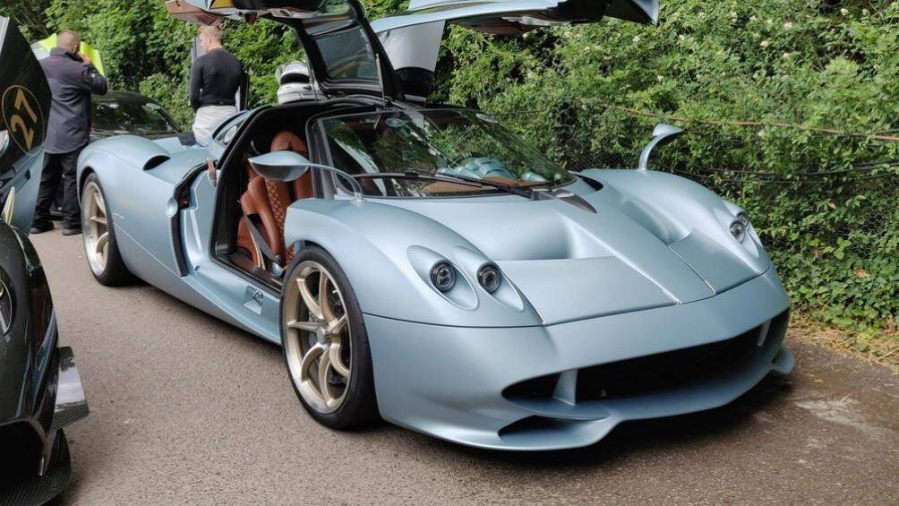 Pagani Huayra Codalunga chỉ được sản xuất 5 xe trên toàn thế giới, đi kèm với đó là mức giá tới 7,35 triệu USD