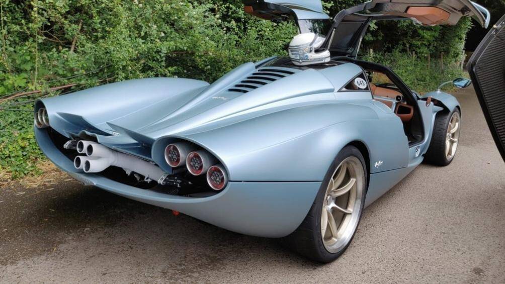 Codalunga trong tiếng Ý có nghĩa là đuôi dài và đó cũng chính là đột phá thiết kế của xe Pagani Huayra Codalunga