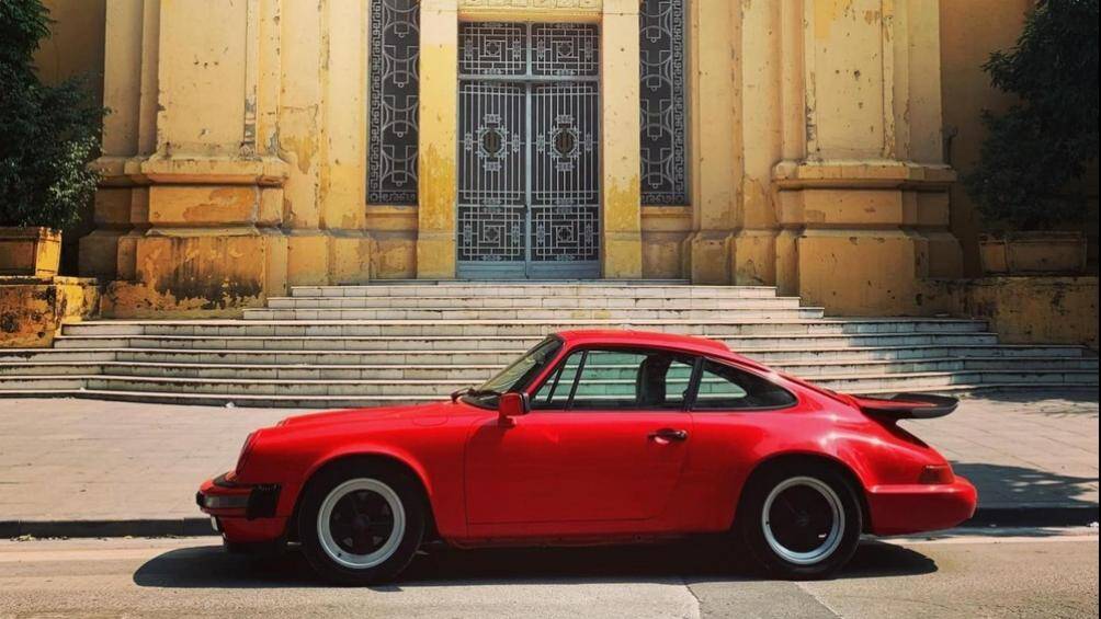 Porsche 930 Turbo Carrera này từng có màu sơn đỏ và sau đó được ông chủ cà phê Trung Nguyên cho sơn lại thành màu đen