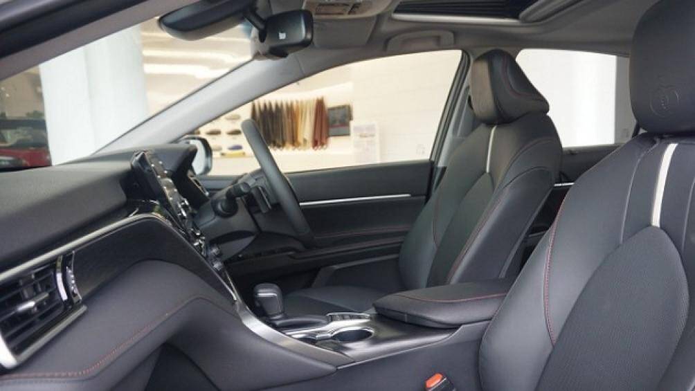 "Trái tim" của chiếc xe là động cơ xăng xăng 4 xi-lanh thẳng hàng, dung tích 2.5L, tạo ra công suất tối đa 209 mã lực và mô-men xoắn cực đại 250 Nm