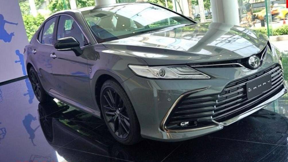 Giá xe Toyota Camry 60th Anniversary hybrid 2022 tại thị trường Thái Lan là 1,834 triệu Baht (1,24 tỷ đồng)