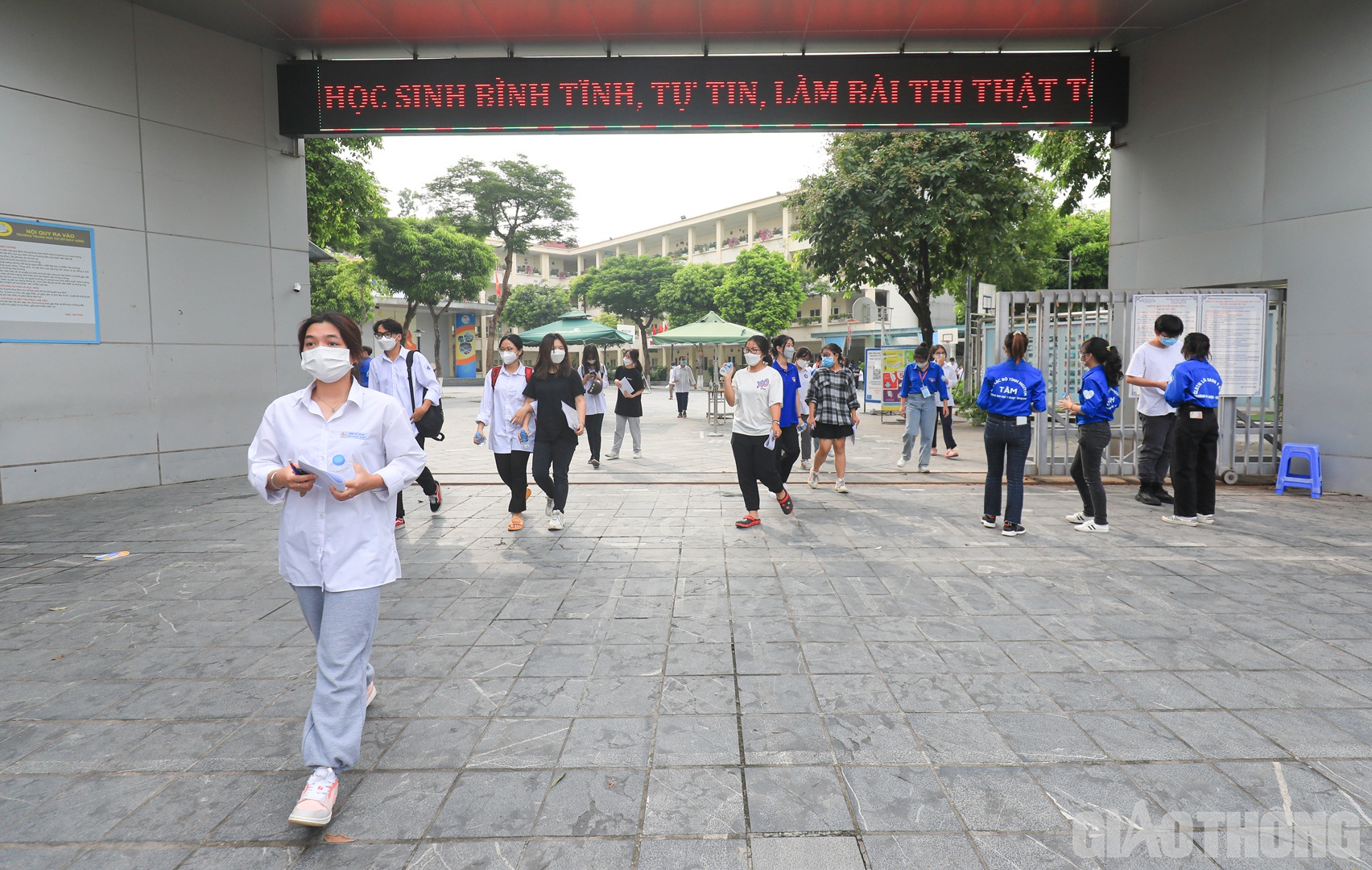 Chiều 8/7, các thí sinh tại Hà Nội đã hoàn thành môn thi cuối của kỳ thi tốt nghiệp THPT năm 2022.