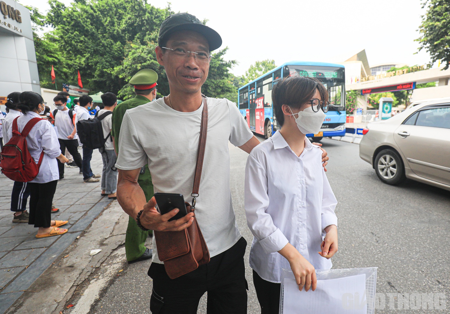 Dù kết quả có ra sao, các thí sinh cũng đã nỗ lực hết mình và trở về trong vòng tay yêu thương của phụ huynh.