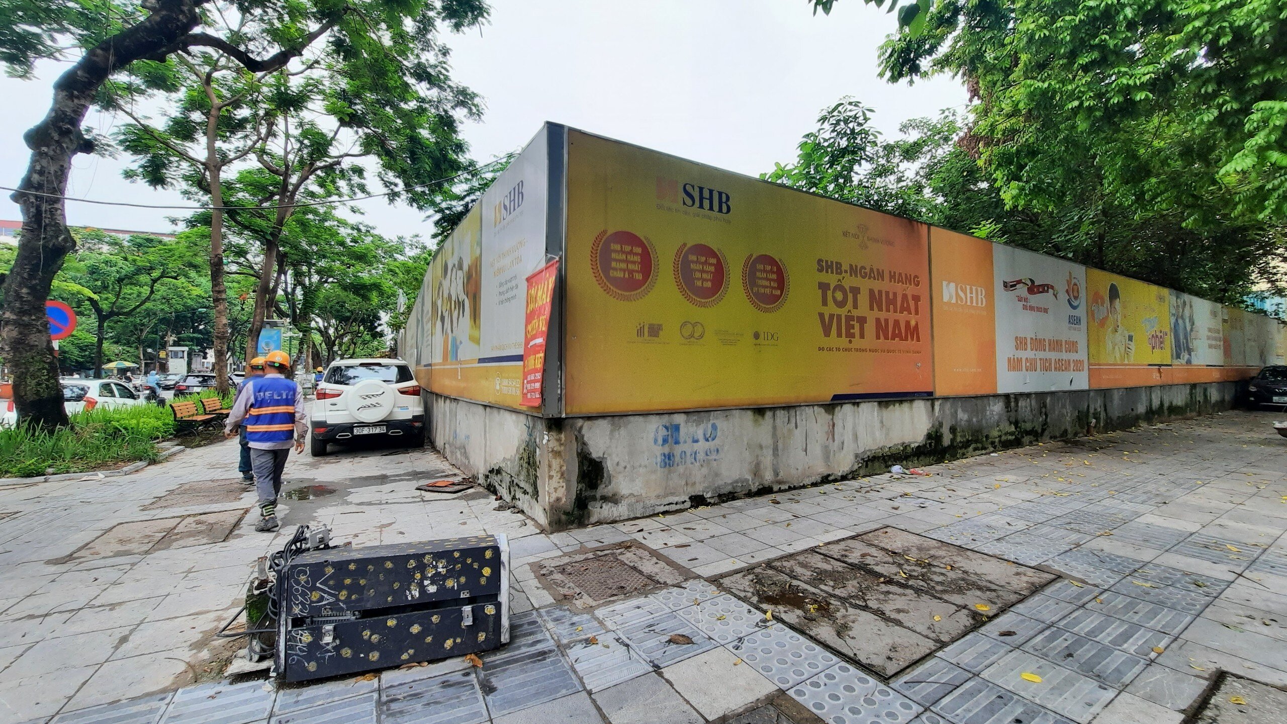 Được biết, theo quy hoạch phân khu đô thị quận Hoàn Kiếm, khu vực phố Pháp cổ, chung cư cũ thì công trình chỉ cao 8 tầng. Song, đây là ô đất có vị trí quan trọng, chủ đầu tư có đề xuất xây dựng 14 tầng.