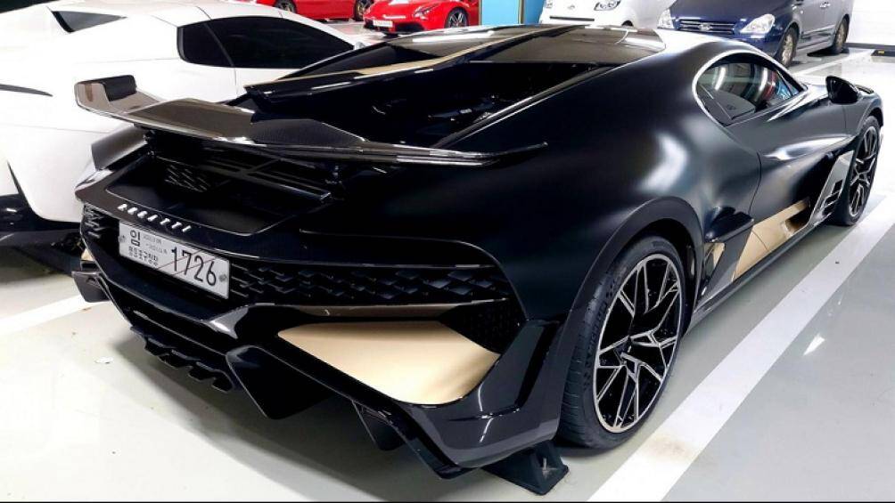 Được biết, chủ nhân của xe Bugatti Divo tại Hàn Quốc còn sở hữu hàng chục siêu xe khác như McLaren Senna LM vốn chỉ có 20 xe trên toàn thế giới