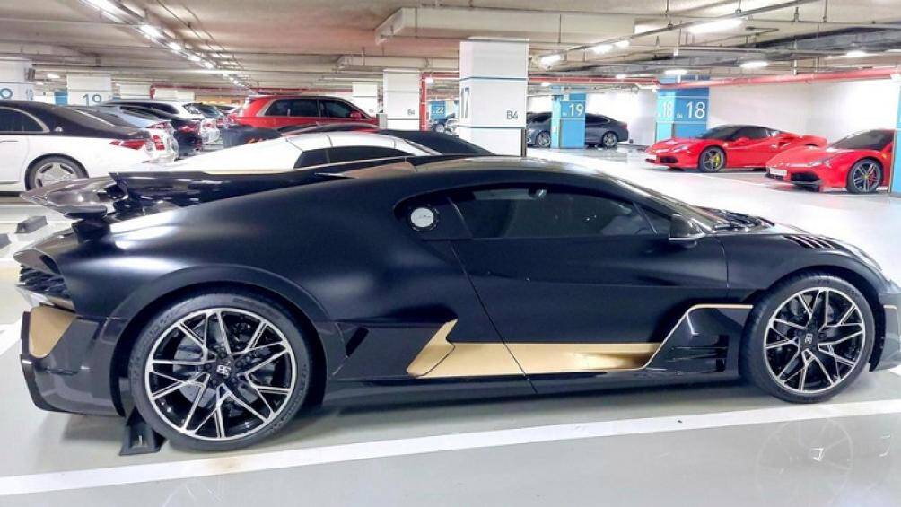 Người mua tham gia vào quá trình thiết kế từ rất sớm và Bugatti rất tôn trọng họ trong việc tùy chỉnh màu sắc và chất liệu