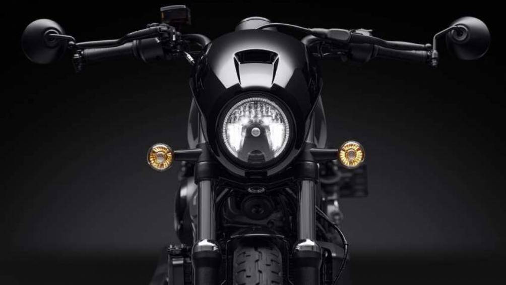 Hệ thống đèn LED được sử dụng xuyên suốt, kết hợp đồng hồ tốc độ analog đường kính 4 inch và màn hình kỹ thuật số LCD