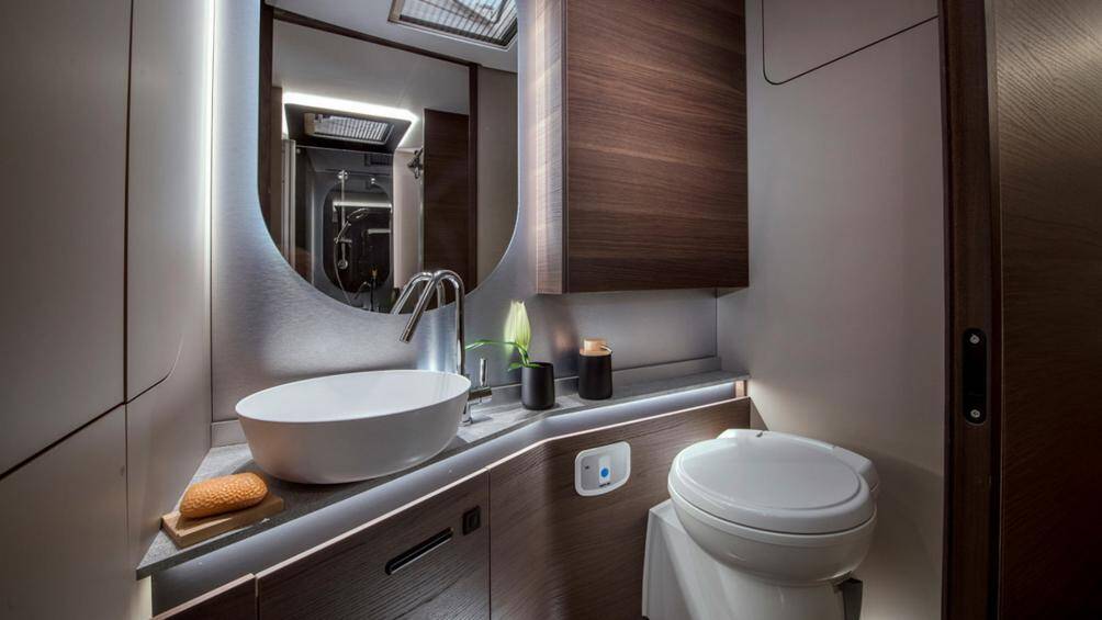 Tất cả các phiên bản khách hàng có thể lựa chọn chất liệu da bọc nội thất