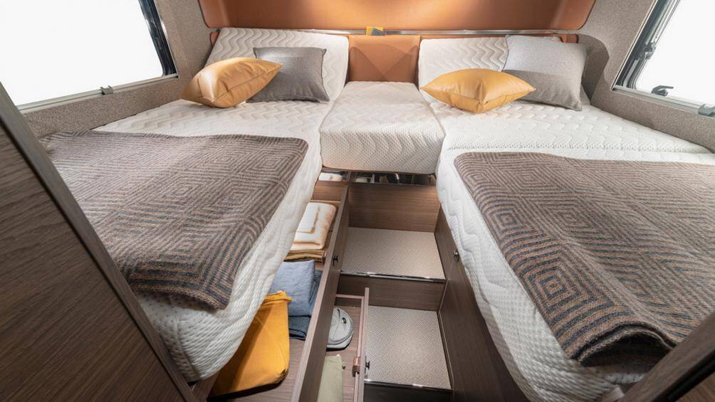 2 giường đơn phía sau