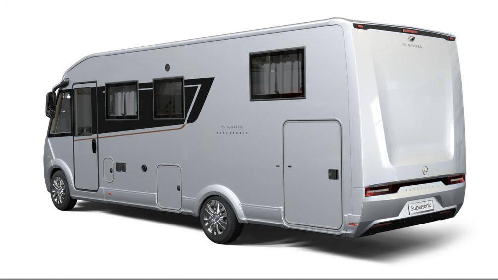 Chiếc xe dựa trên Mercedes-Benz Sprinter nhưng thân xe thiết kế hoàn toàn mới, nội thất rộng rãi lấy cảm hứng từ những chiếc du thuyền