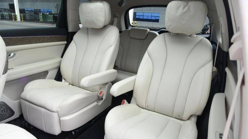 Trên bản tiêu chuẩn, Aito M7 có một động cơ điện ở trục sau công suất 272 mã lực, mô-men xoắn 360 Nm