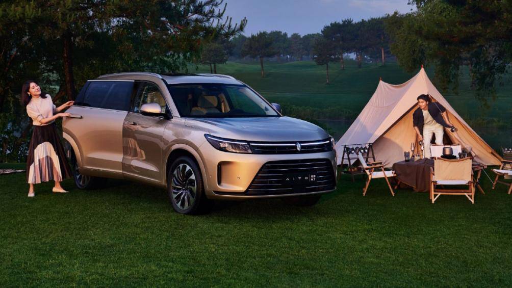 Vào cuối năm ngoái, thương hiệu này đã tung ra mẫu xe mang tên M5. Đến hôm 4/7/2022 vừa qua, AITO tiếp tục vén màn mẫu xe thứ hai mang tên M7