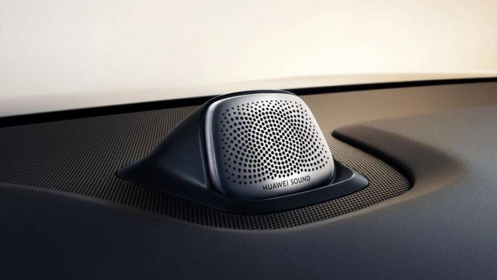 Ở bản cao cấp, mẫu xe gầm cao có hai động cơ điện sản sinh công suất tổng hợp 449 mã lực, mô-men xoắn 660 Nm