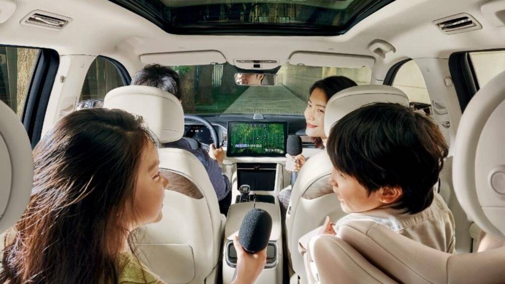 Ngoài ra, HarmonyOS còn biến đồng hồ hoặc điện thoại thông minh thành chìa khóa cho xe. Người dùng có thể kiểm tra các thiết bị trong xe từ xa với ứng dụng này